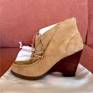 Michael Kors Moccasin Lace Up Wedged Ankle Booties Sherpa Lined size 6